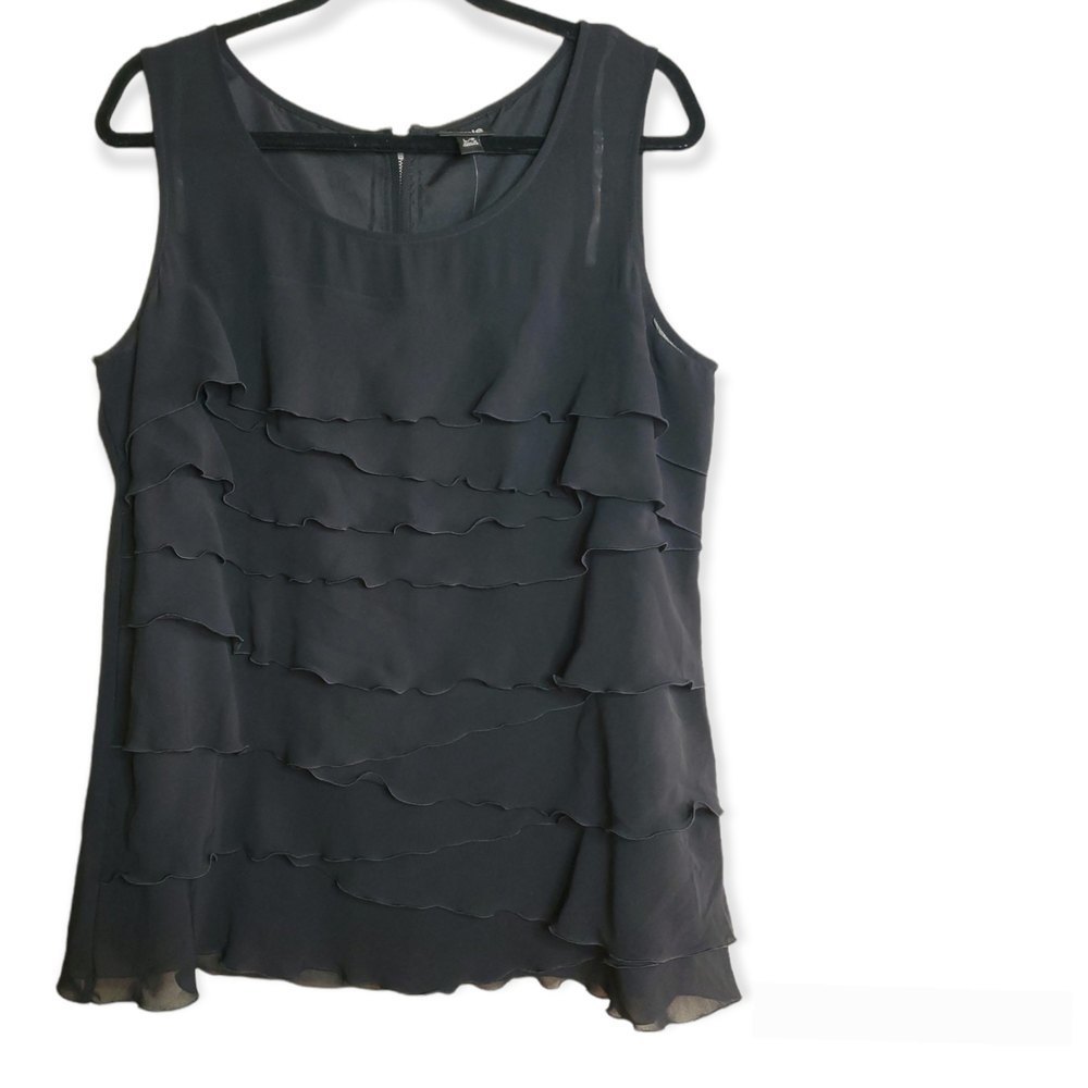𝅺Nicole by Nicole Miller Black tiered ruffle sleevesless tank top-Size Large